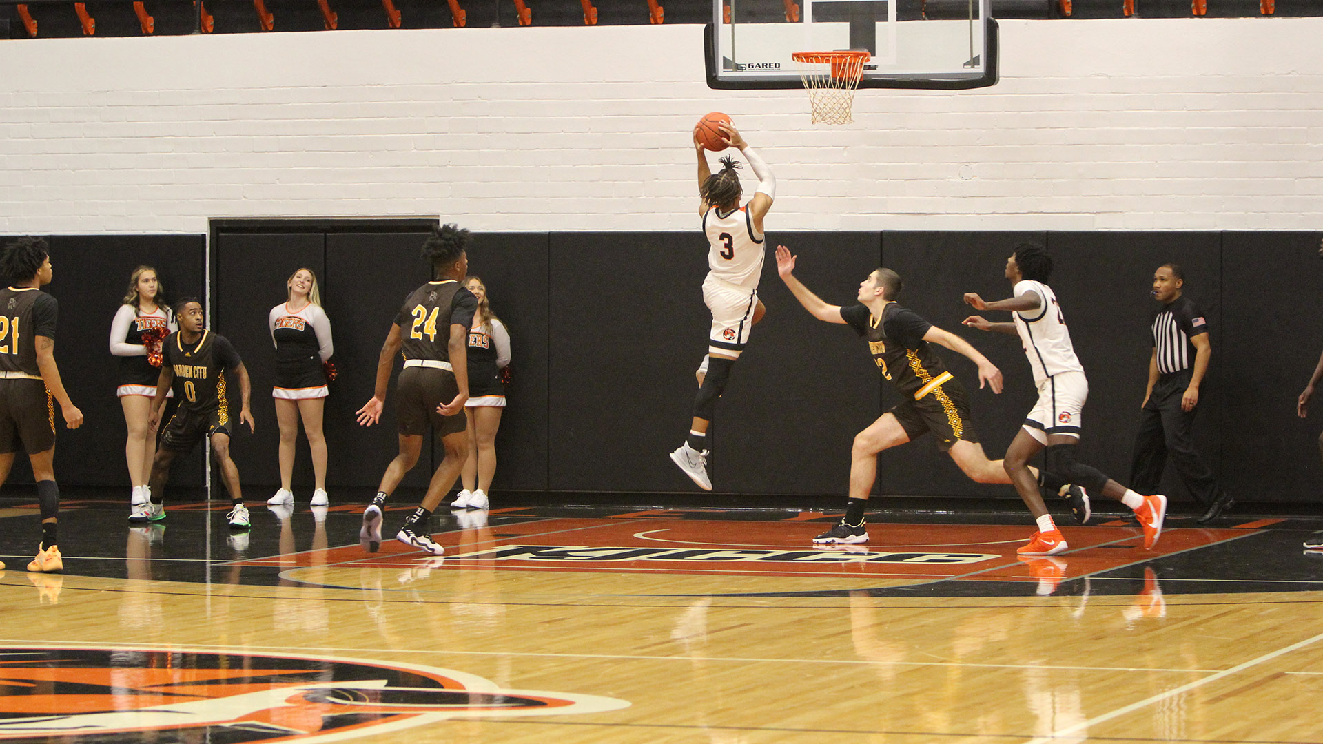 Cowley holds Garden City to season-low scoring output in 61-55 home win