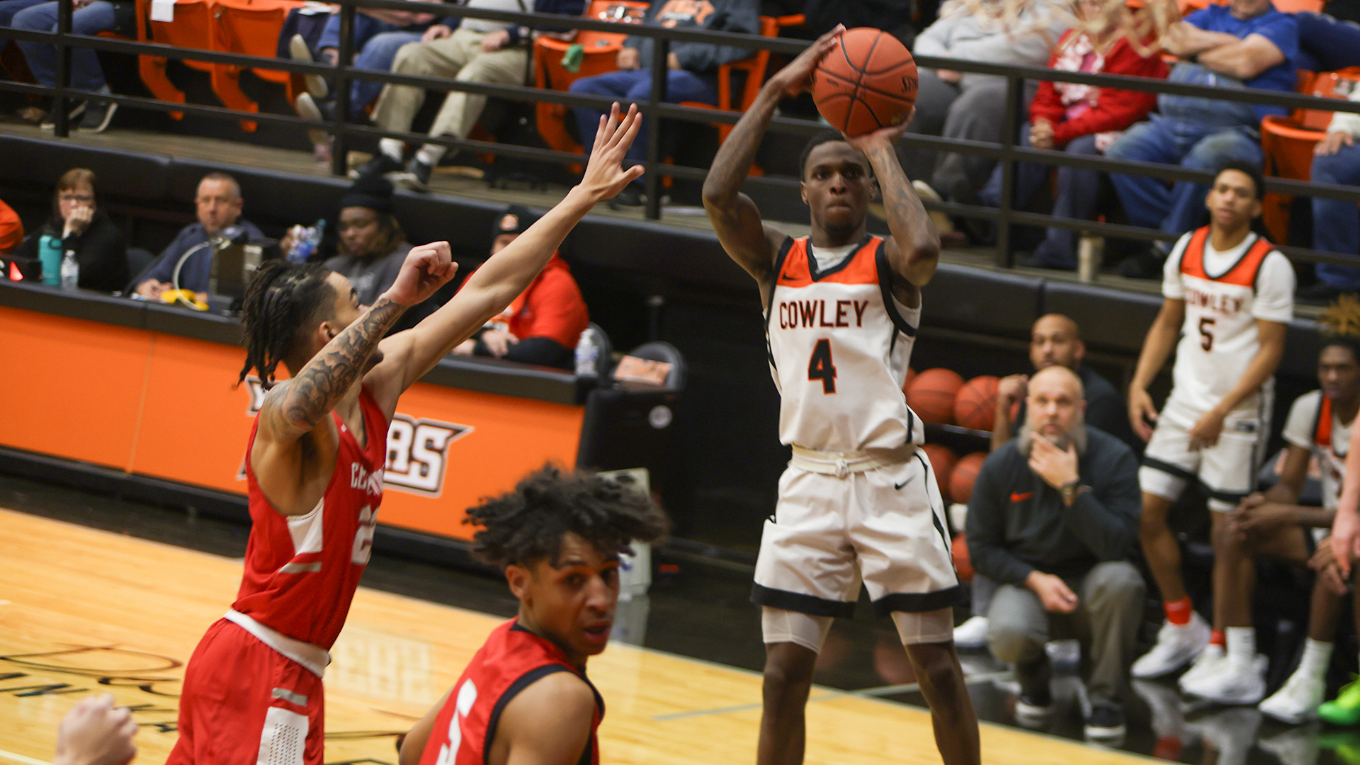 Tigers dominate Coffeyville 81-62, win sixth straight game

 