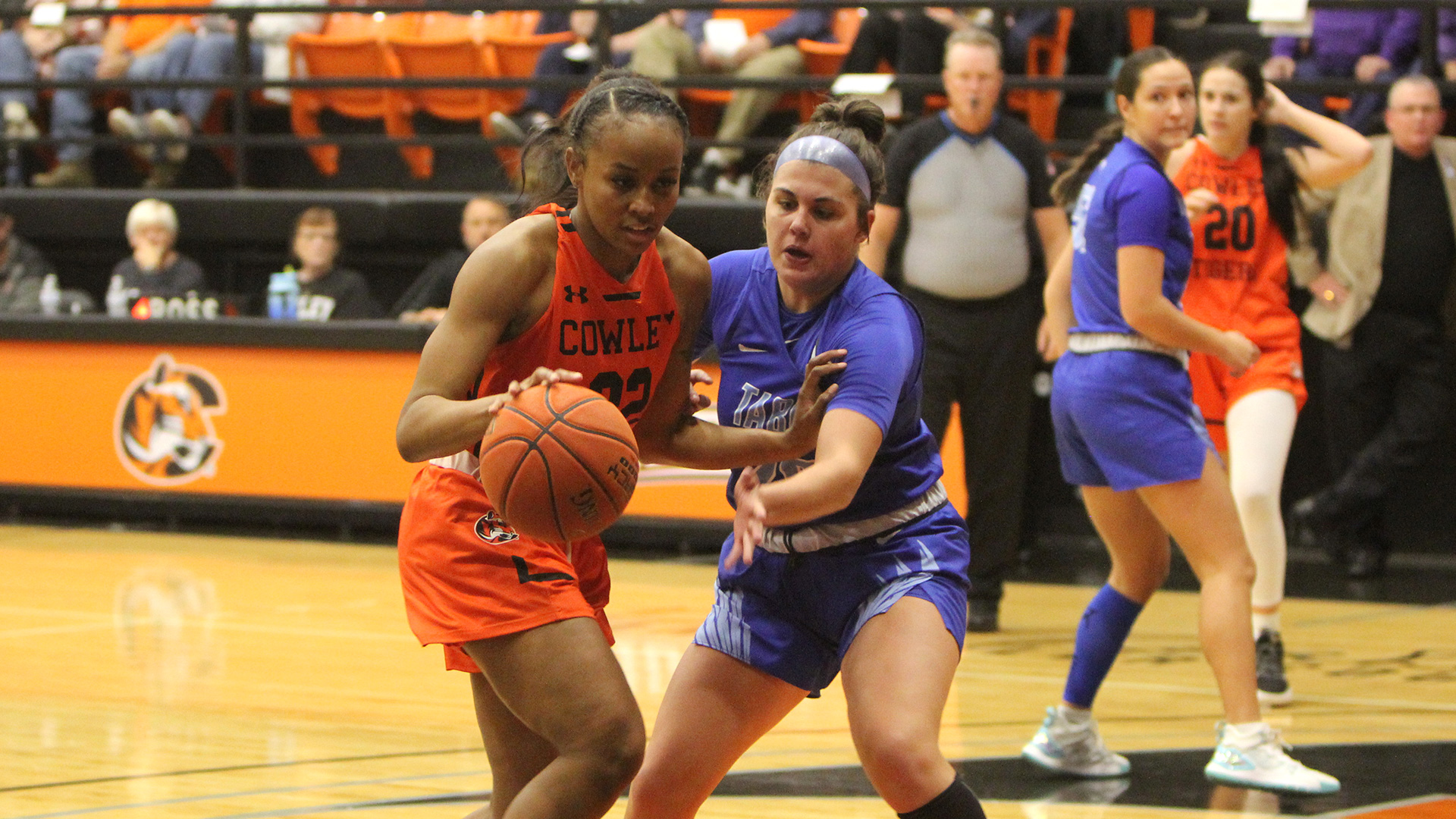 Lady Tigers split a pair of home basketball games