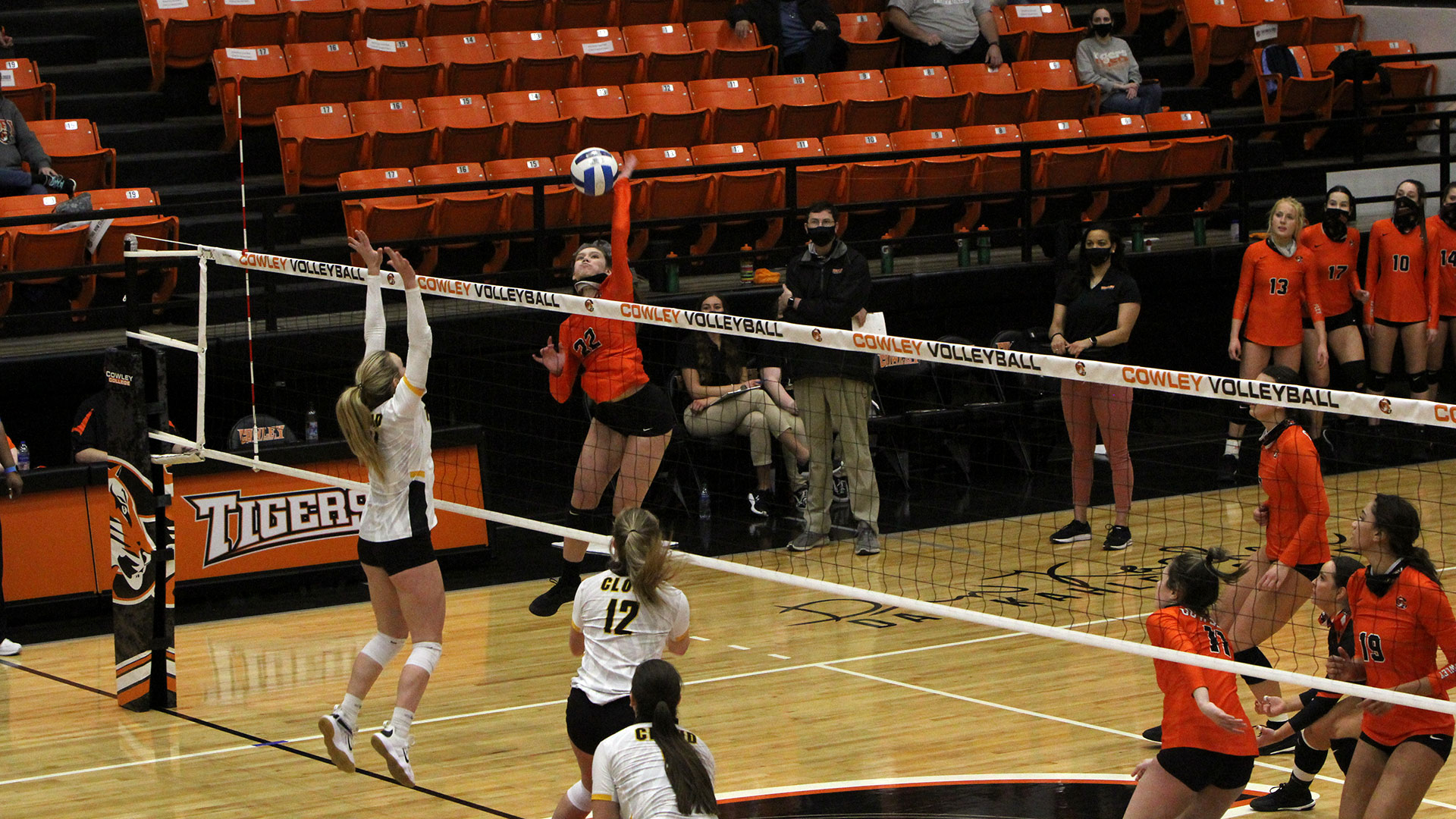 Cowley volleyball puts it all together in third straight win