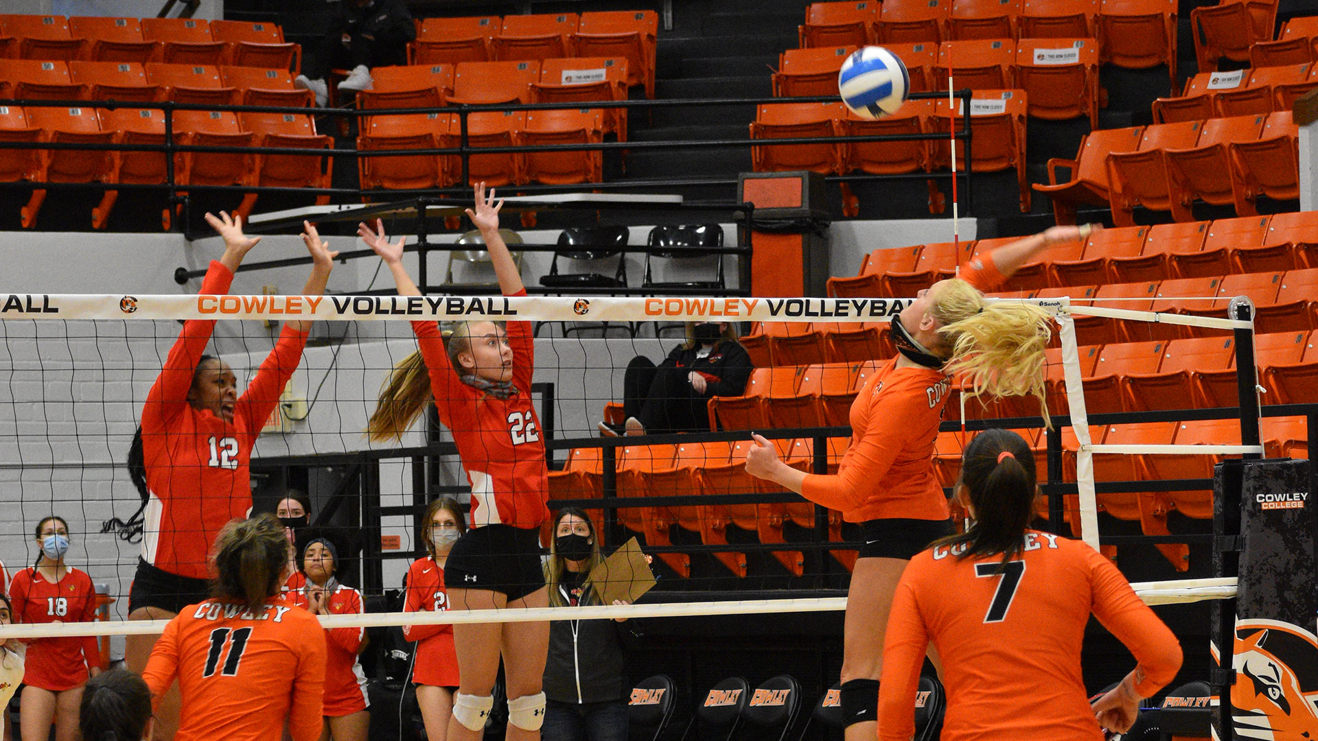 Cowley volleyball team snaps skid against Coffeyville