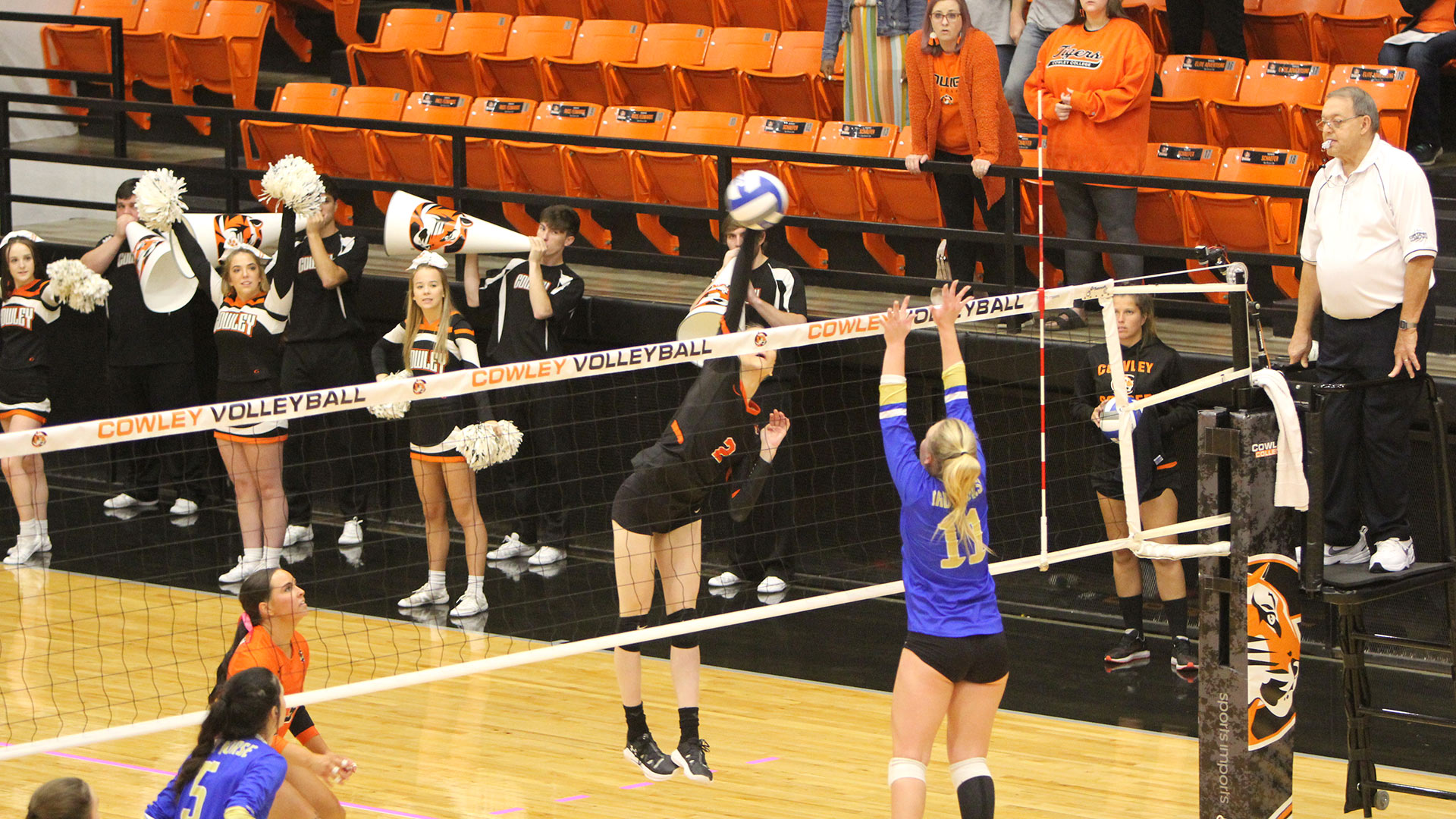 Top-ranked Cowley volleyball remains unbeaten heading into matchup with Highland