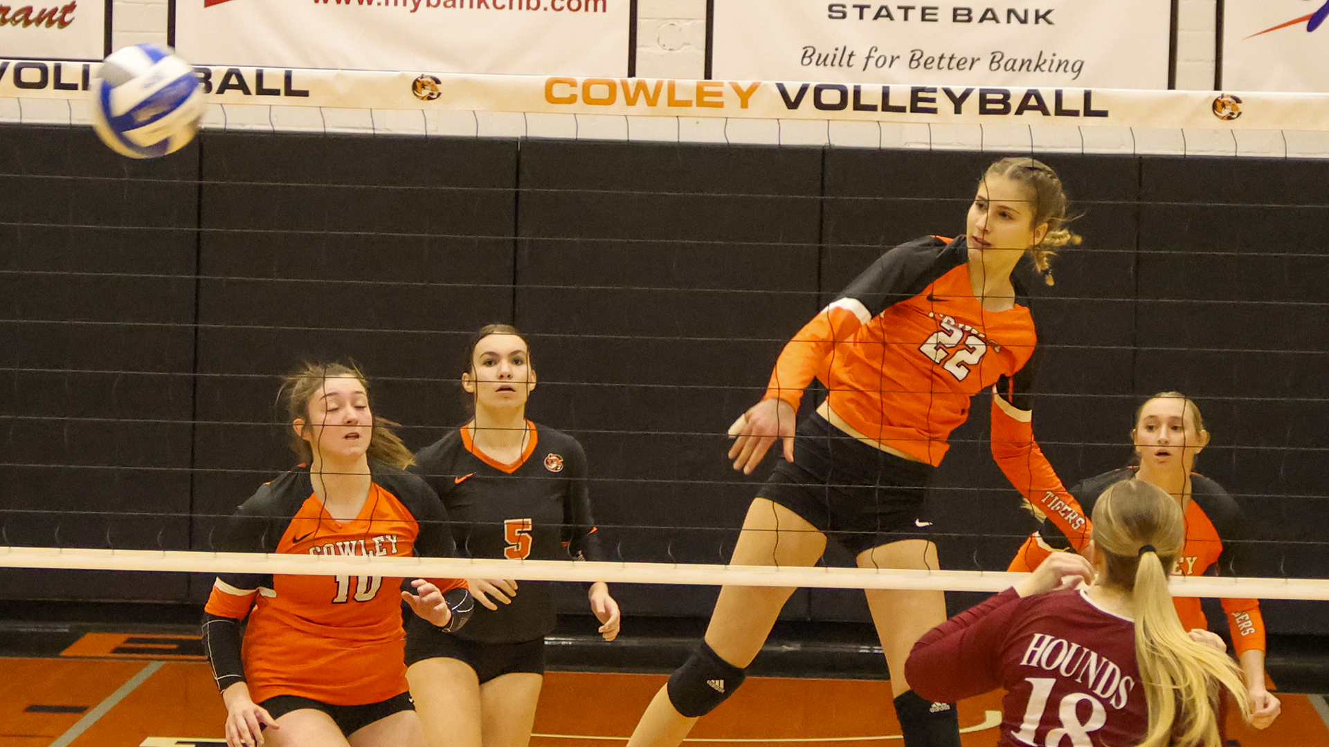 Tiger Volleyball Moves on to Region Championship