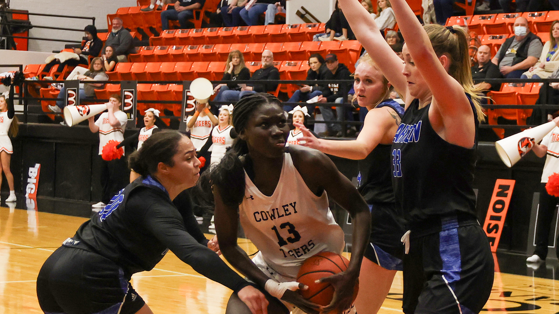 Mbengue, Komor help lead Cowley to a 78-65 upset win over Dodge City
